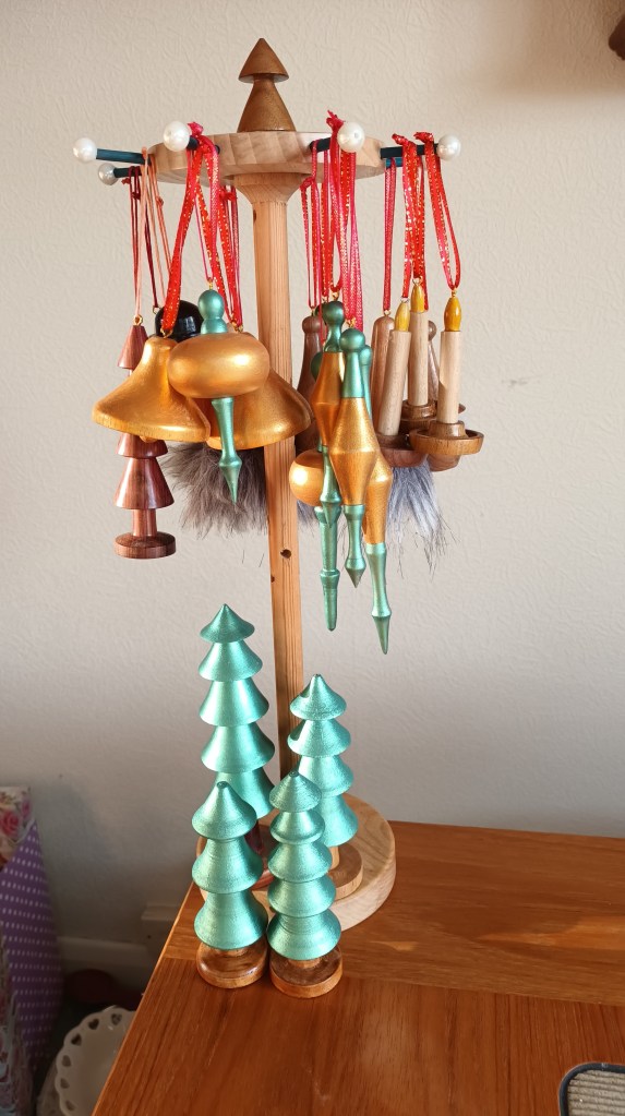 Xmas-tree-decorations-2-December 2022